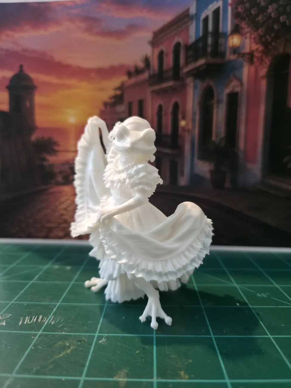 Small-scale detailed sculptural figurine from Pop Abstraction portfolio
